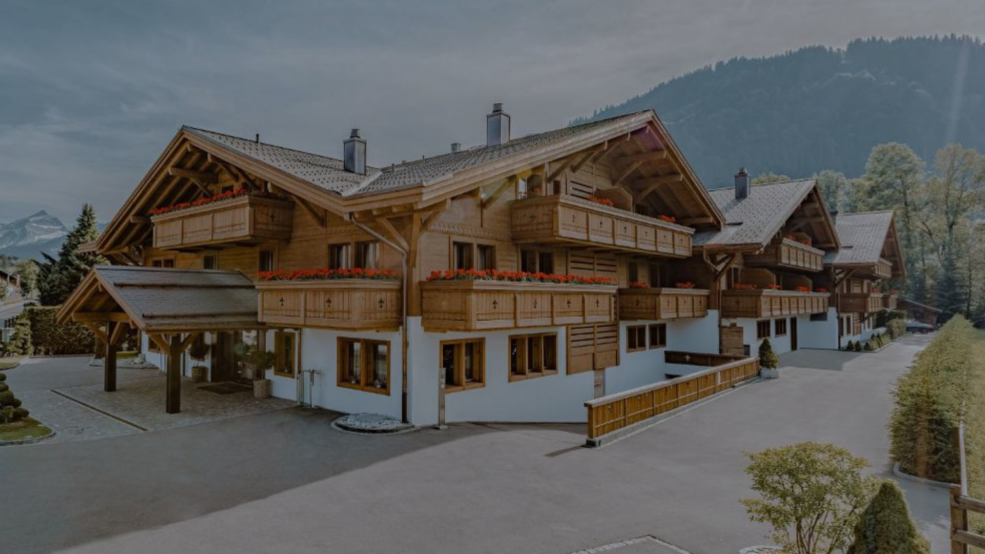 Ultima Gstaad header | desktop3